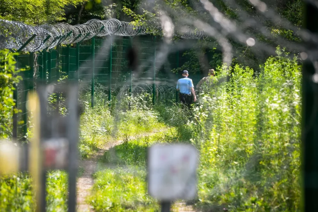 Slovensko mejo lahko nadzirajo le pristojni državni organi, ne varda
