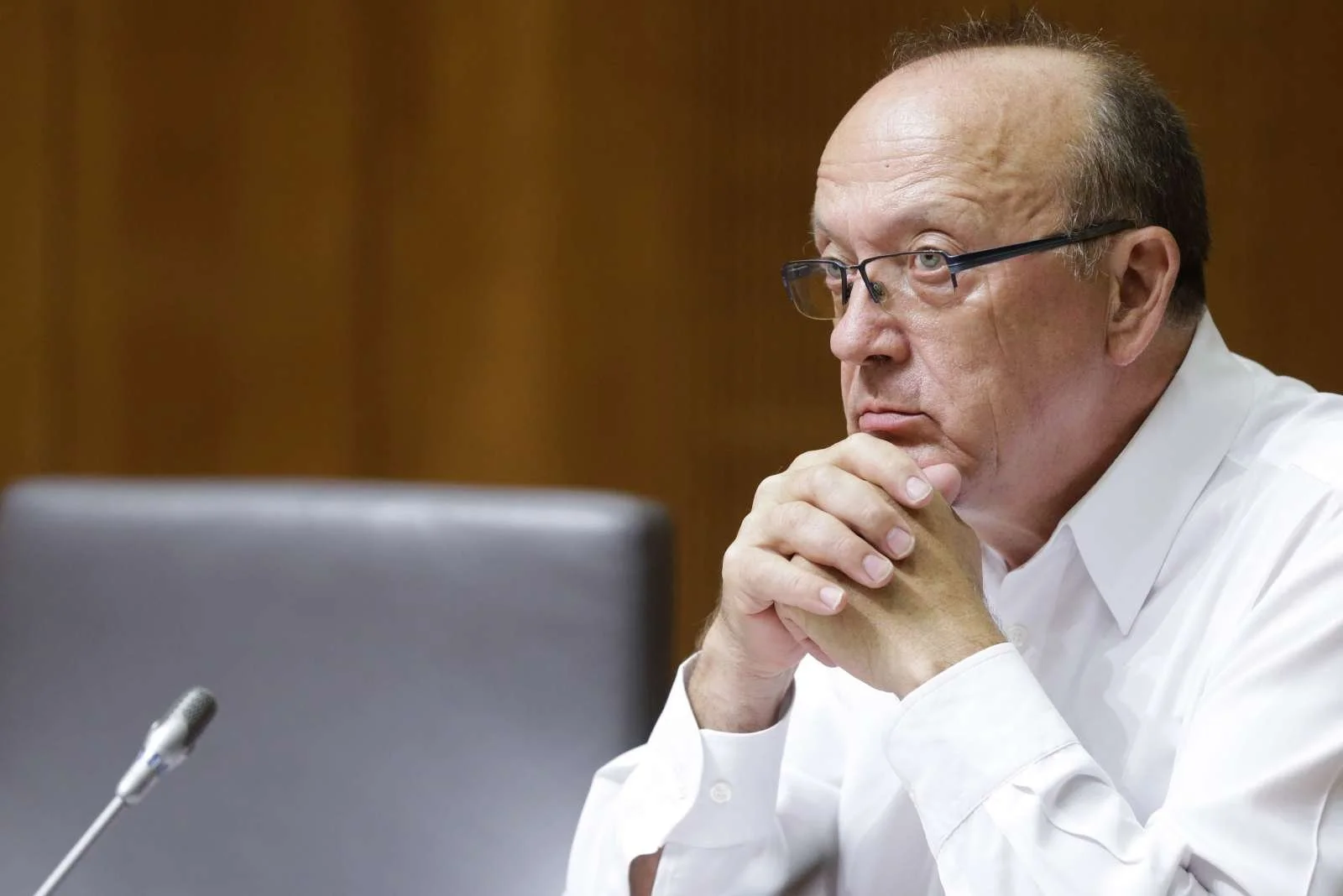 Vinko Gorenak v kabinetu predsednika vlade koordinira delo med državnim zborom in vlado. Foto: Stanko Gruden/STA