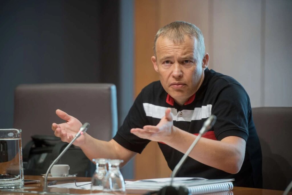 Po mnenju Mateja Lahovnika, vodje vladne svetovalne skupine za pripravo ukrepov za omilitev posledic epidemije za državljane in gospodarstvo, so učinkoviti vladni ukrepi glavni razlog za izboljšanje napovedi gospodarske rasti v Sloveniji. Foto: Bor Slana/STA