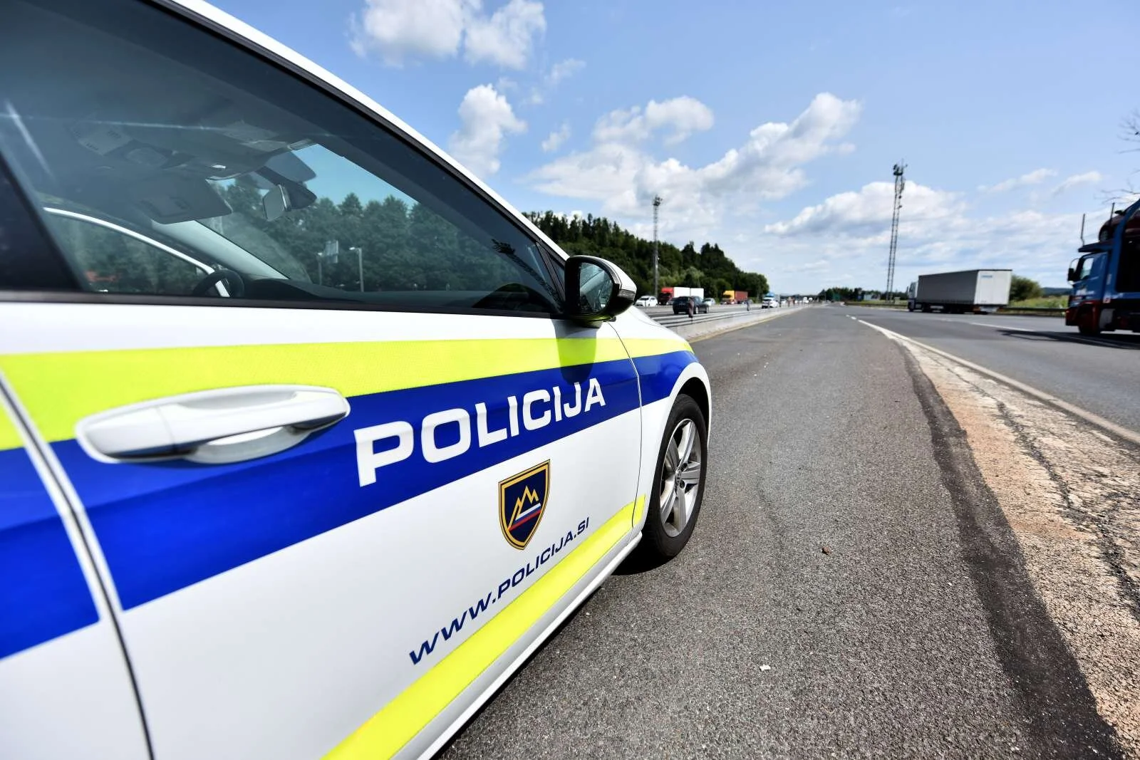 Policisti so na območju Ambrusa in Ljubljane izsledili in prijeli 18 prebežnikov. Foto: Tamino Petelinšek/STA