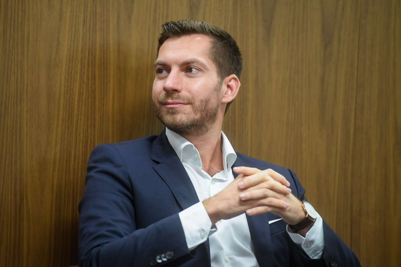 Mark Boris Andrijanič je na svoji predstavitvi za ministra, pristojnega za digitalno preobrazbo, med drugim dejal, da digitalizacija povečuje dodano vrednost na zaposlenega, kar vodi k višjim plačam in boljšim pokojninam. Foto: Nebojša Tejić/STA