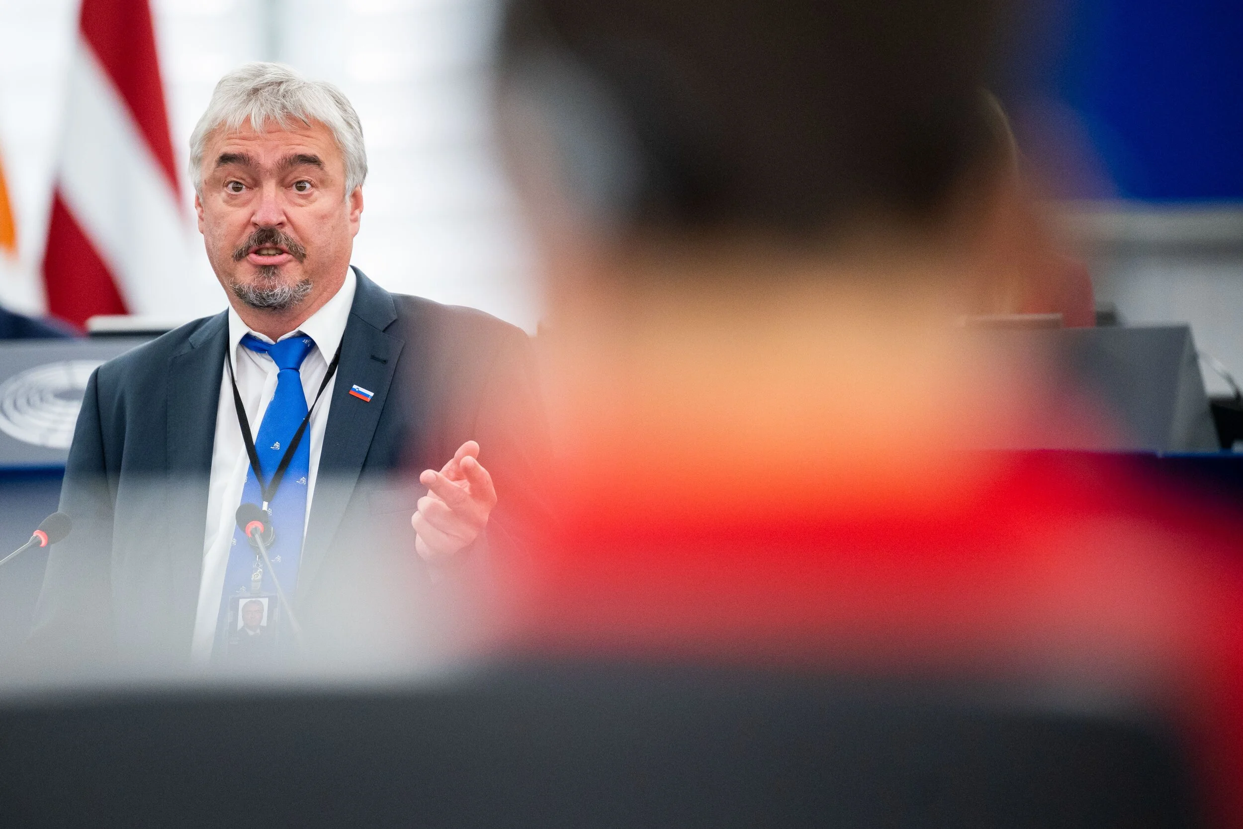 Evropski poslanec Milan Zver je v razpravi ob prevzemu predsedovanja Slovenije svetu EU poudaril, da se program slovenskega predsedovanja osredotoča na kibernetsko varnost ter digitalni in zeleni prehod. Foto: evropski parlament