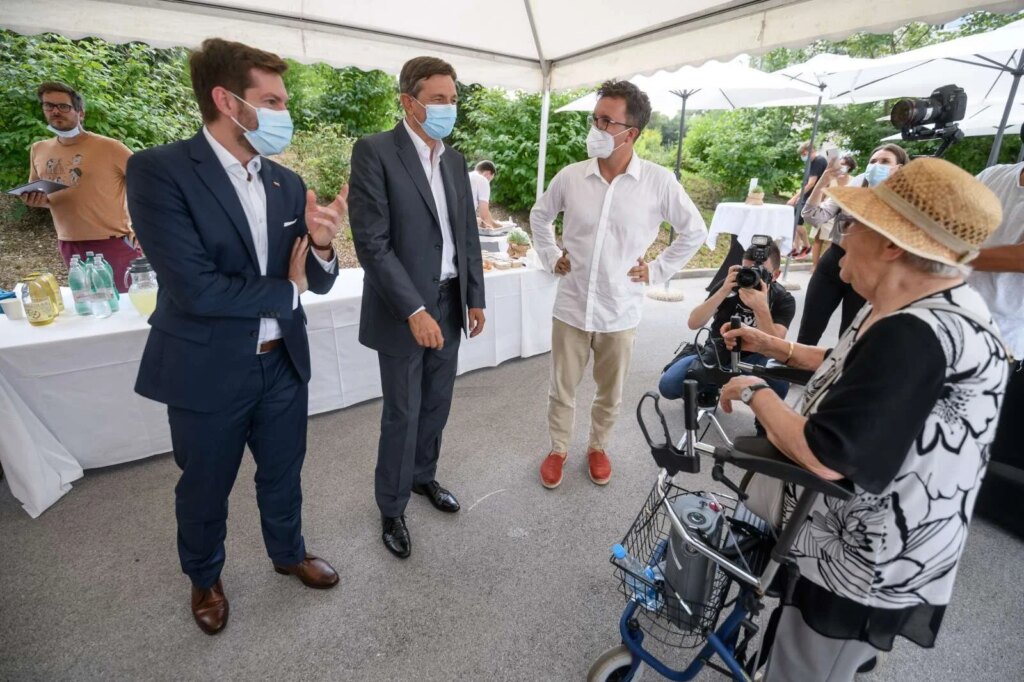 Minister brez resorja, pristojen za digitalno preobrazbo, Mark Boris Andrijanič je na odprtju mobilne učilnice digitalnih veščin napovedal, da bosta vseživljenjsko učenje digitalnih veščin in odpravljanje digitalne neenakosti prednostni nalogi vladne službe za digitalno preobrazbo. Foto: Nebojša Tejić/STA