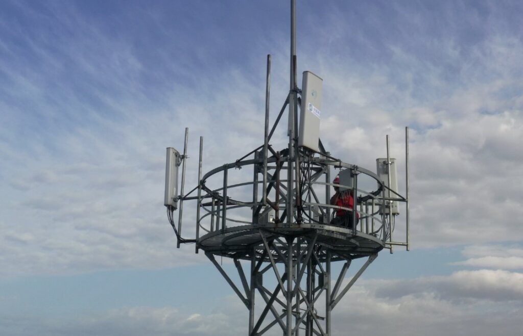 Med štirimi mobilnimi operaterji z omrežjem 5G ima A1 Slovenija po lanski oceni agencije za komunikacijska omrežja in storitve največjo pokritost. Foto: Xinhua/STA