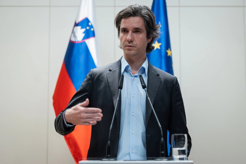 Zakon o minimalni plači med drugim določa redno letno usklajevanje minimalne plače najmanj z rastjo cen življenjskih potrebščin. Foto: Bor Slana/STA