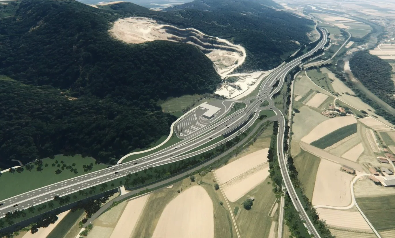 Ministrstvo za okolje in prostor gradnjo severnega in južnega dela tretje razvojne osi, ki skupaj obsegata skoraj 80 kilometrov novih cest, načrtuje do leta 2028. Foto: Dars.si