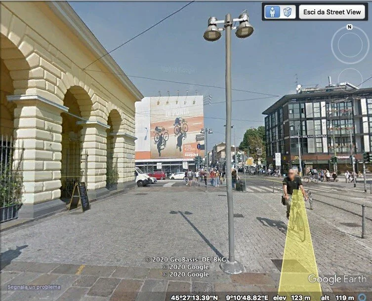 Fotografija je bila posneta v Milanu, ne v Pavii, lahko sklepamo na podlagi orodja Google Earth. Vir: Google Earth